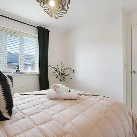 Modern 4br Driveway Parking By With Us * Ormesby